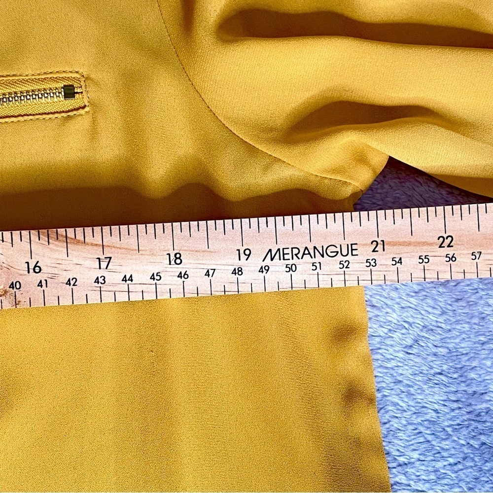 Suzy Shier Long Sleeve Yellow Mustard Size L Polyester Light & Classy Pre-Loved - Picture 13 of 15